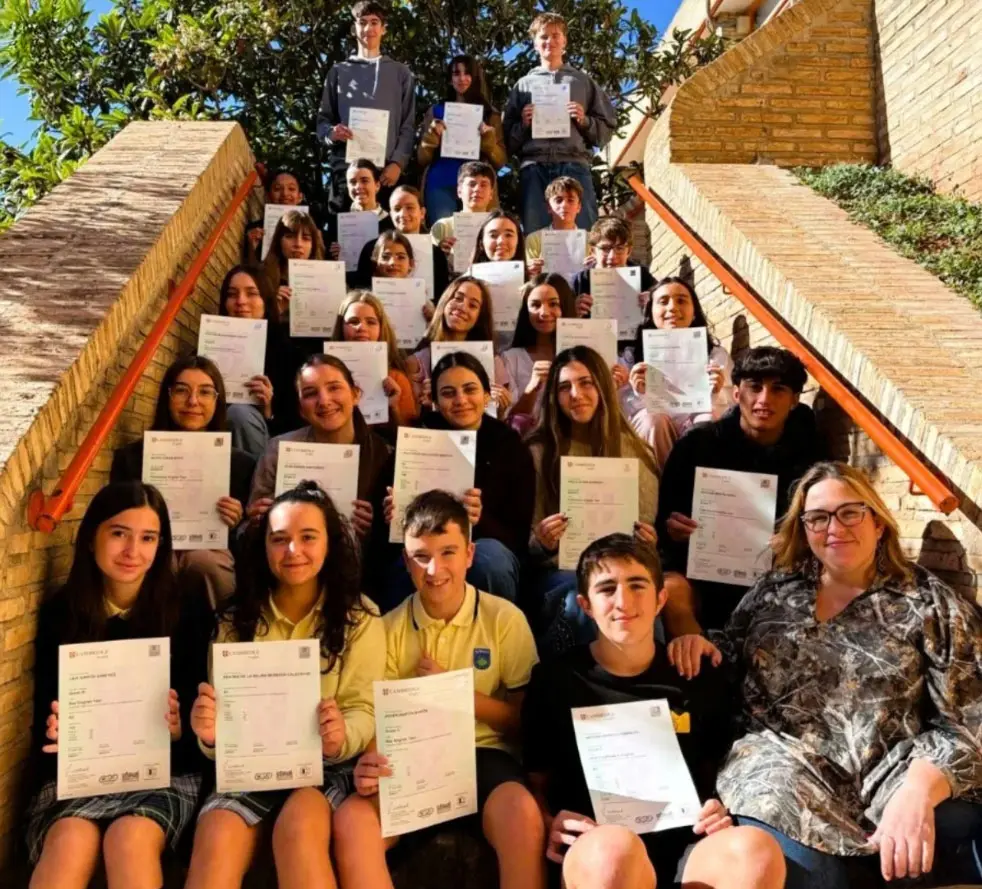 Alumnos del Colegio Alfinach reciben certificados Cambridge KET, PET y FCE en 2025