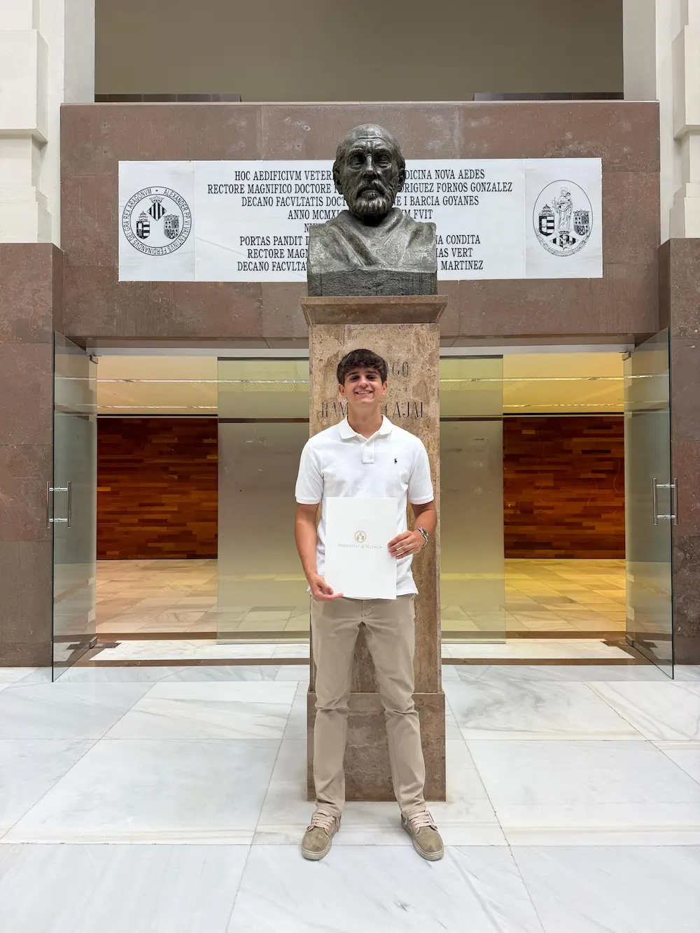 Héctor Tomás Lacruz recibe el reconocimiento por estar entre las 100 mejores notas de acceso a la Universitat de València en la PAU 2026