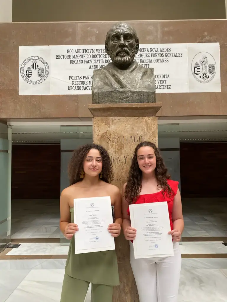 Alumnas del Colegio Alfinach reconocidas entre las 100 mejores notas de acceso a la Universitat de València en la PAU 2024